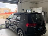 Käytetty VW Touran Comfortline 150 HP (110 kW) 2017 Musta Tila-auto