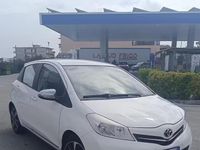 Usata Toyota Yaris 69 CV (50 kW) 2014 Bianco Utilitaria