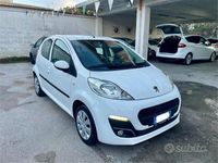 Usata Peugeot 107 68 CV (50 kW) 2012 Bianco Utilitaria