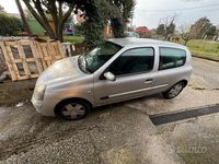 Usata Renault Clio II 65 CV (47 kW) 2003 Grigio Berlina