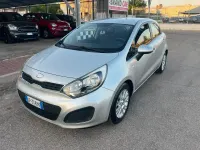 Usata Kia Rio LX 85 CV (62 kW) 2013 Argento Berlina