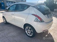 Usata Lancia Ypsilon Gold 69 CV (50 kW) 2016 Bianco Utilitaria