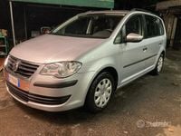 Usata VW Touran 105 CV (77 kW) 2010 Grigio Monovolume
