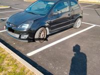 Usata Ford Fiesta 68 CV (50 kW) 2004 Nero Utilitaria