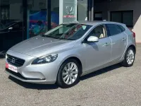 Usata Volvo V40 Momentum 114 CV (83 kW) 2015 Argento Berlina