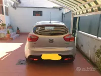 Usata Kia Rio 75 CV (55 kW) 2012 Grigio Berlina