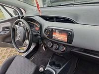 Usata Toyota Yaris Active 69 CV (50 kW) 2015 Bianco Utilitaria