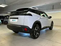 Usata Peugeot 2008 Allure 102 CV (75 kW) 2024 Bianco SUV