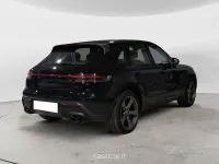 Usata Porsche Macan 88 CV (64 kW) 2023 Nero SUV