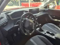 Usata Peugeot 2008 Allure 102 CV (75 kW) 2020 Rosso SUV