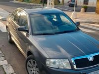 Usata Skoda Superb 130 CV (95 kW) 2005 Marrone Berlina