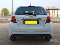 Usata Toyota Yaris Lounge 99 CV (72 kW) 2015 Bianco Utilitaria