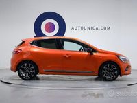 Usata Renault Clio V Techno 145 CV (106 kW) 2023 Arancione Berlina