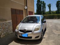 Usata Toyota Yaris 65 CV (47 kW) 2010 Grigio Utilitaria