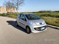Usata Peugeot 107 68 CV (50 kW) 2006 Grigio Utilitaria