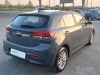 Usata Kia Rio Style 101 CV (74 kW) 2022 Grigio Berlina