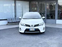 Usata Toyota Auris Hybrid 99 CV (72 kW) 2014 Bianco Berlina