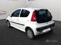 Usata Peugeot 107 Urban Move 68 CV (50 kW) 2008 Bianco Utilitaria