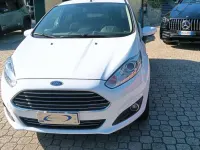 Usata Ford Fiesta 75 CV (55 kW) 2015 Bianco Utilitaria