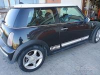 Begagnad Mini ONE 75 HK (55 kW) 2004 Svart Halvkombi