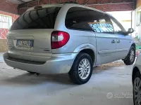 Usata Chrysler Voyager 150 CV (110 kW) 2006 Grigio Monovolume