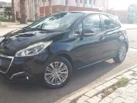 Begagnad Peugeot 208 Allure 75 HK (55 kW) 2016 Svart Halvkombi
