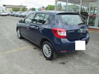 Usata Dacia Sandero Lauréate 75 CV (55 kW) 2015 Blu metallizzato Utilitaria