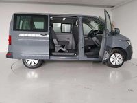 Usata VW Caravelle Trendline 150 CV (110 kW) 2023 Grigio Furgone