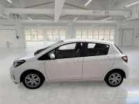 Usata Toyota Yaris Hybrid Business Edition 73 CV (53 kW) 2019 Bianco Berlina