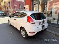 Usata Ford Fiesta Business Edition 75 CV (55 kW) 2014 Bianco Utilitaria