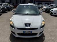 Usata Peugeot 5008 Business-Line 112 CV (82 kW) 2012 Bianco Monovolume