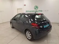 Usata Peugeot 208 Active 68 CV (50 kW) 2018 Blu/azzurro Utilitaria