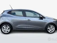 Begagnad Renault Clio V Evolution 90 HK (66 kW) 2023 Grå Sedan