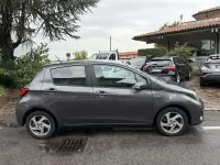 Usata Toyota Yaris Hybrid Active 75 CV (55 kW) 2015 Grigio Berlina