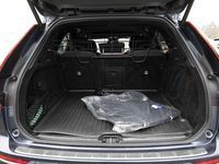 Usata Volvo XC60 R-Design 197 CV (144 kW) 2020 Blu/azzurro SUV