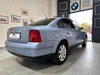 Usata VW Passat 115 CV (84 kW) 2000 Blu Berlina