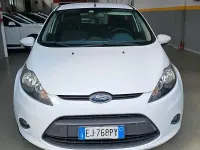 Usata Ford Fiesta 92 CV (67 kW) 2011 Bianco Berlina