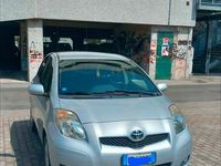 Usata Toyota Yaris Sol 90 CV (66 kW) 2011 Grigio Utilitaria