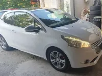 Usata Peugeot 208 Allure 92 CV (67 kW) 2012 Utilitaria