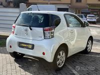 Usata Toyota iQ Sol 67 CV (49 kW) 2010 Bianco Utilitaria