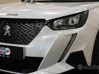 Usata Peugeot 2008 Active 101 CV (74 kW) 2023 Bianco SUV