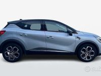 Usata Renault Captur Techno 145 CV (106 kW) 2023 Grigio chiaro SUV