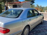 Usata Mercedes E270 Elegance 170 CV (125 kW) 2000 Argento Berlina