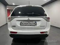 Usata Mitsubishi Outlander Intense 150 CV (110 kW) 2014 Bianco SUV