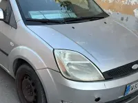 Usata Ford Fiesta 68 CV (50 kW) 2005 Grigio Utilitaria