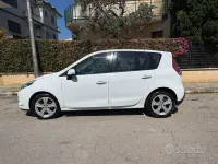 Usata Renault Scénic 110 CV (80 kW) 2009 Bianco Monovolume