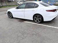 Begagnad Alfa Romeo Giulia Business 150 HK (110 kW) 2018 Vit Sedan