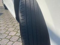 Usata Volvo V40 R-Design 120 CV (88 kW) 2019 Bianco Berlina