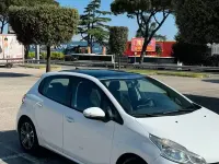 Usata Peugeot 208 68 CV (50 kW) 2015 Bianco Utilitaria