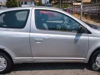 Usata Toyota Yaris Sol 86 CV (63 kW) 2001 Grigio Berlina